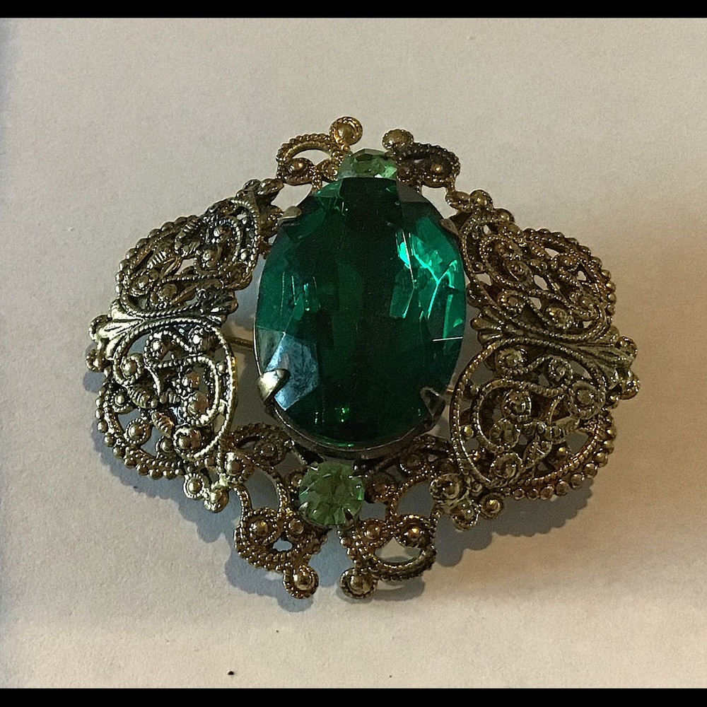 Green crystal pin brooch